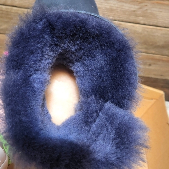 New UGG Classic Cuff Short Boot | Size 5.5 W - Picture 8 of 10